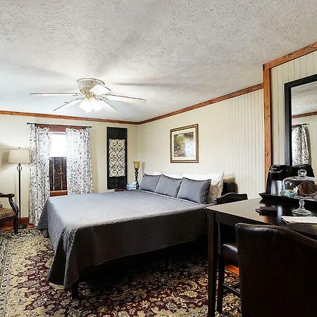 Hocking Hills Inn Logan Ngoại thất bức ảnh