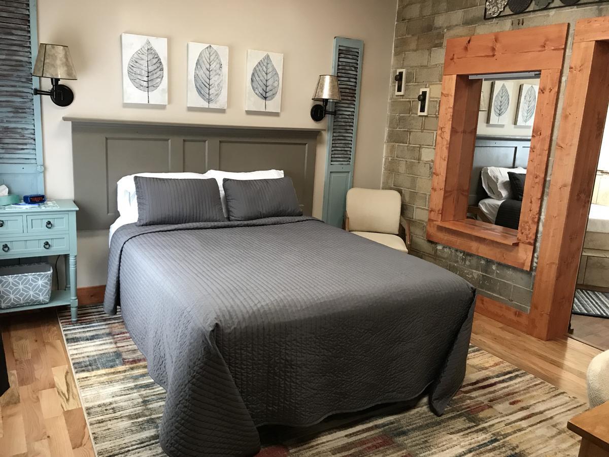 Hocking Hills Inn Logan Ngoại thất bức ảnh