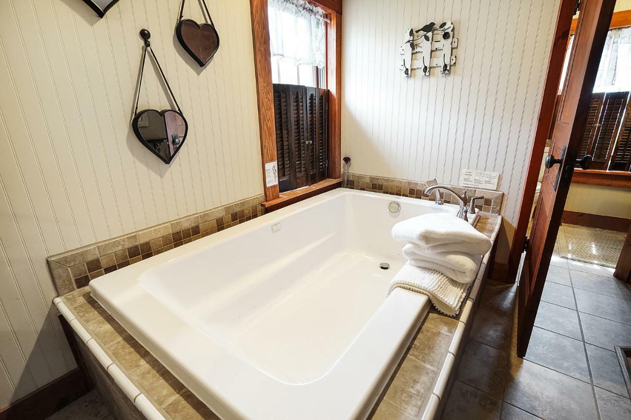 Hocking Hills Inn Logan Ngoại thất bức ảnh