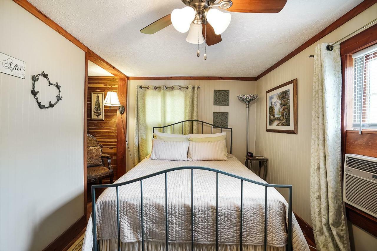 Hocking Hills Inn Logan Ngoại thất bức ảnh