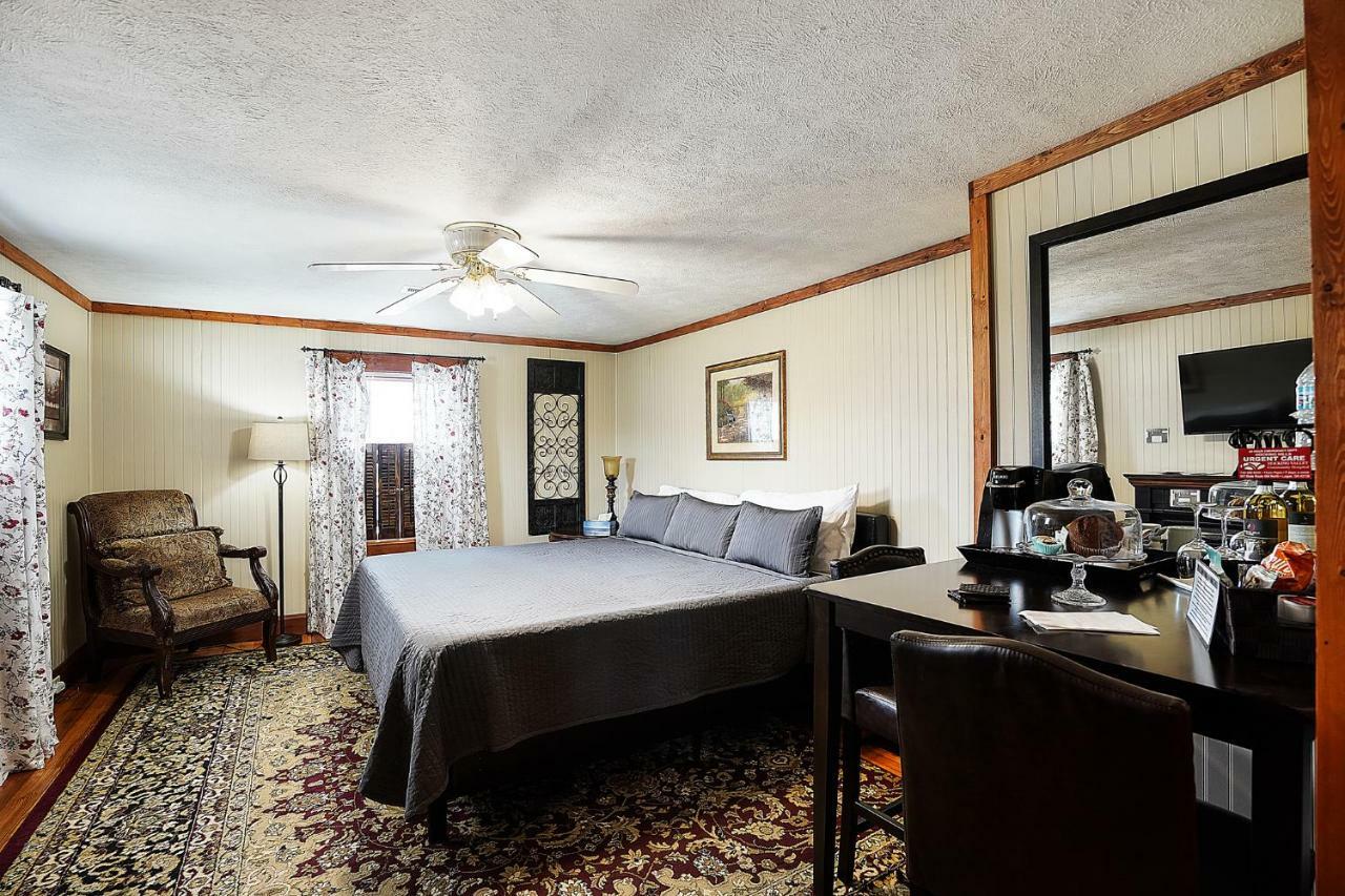 Hocking Hills Inn Logan Ngoại thất bức ảnh