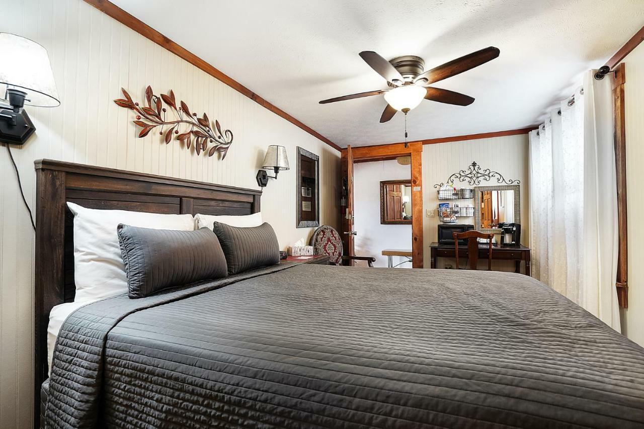 Hocking Hills Inn Logan Ngoại thất bức ảnh