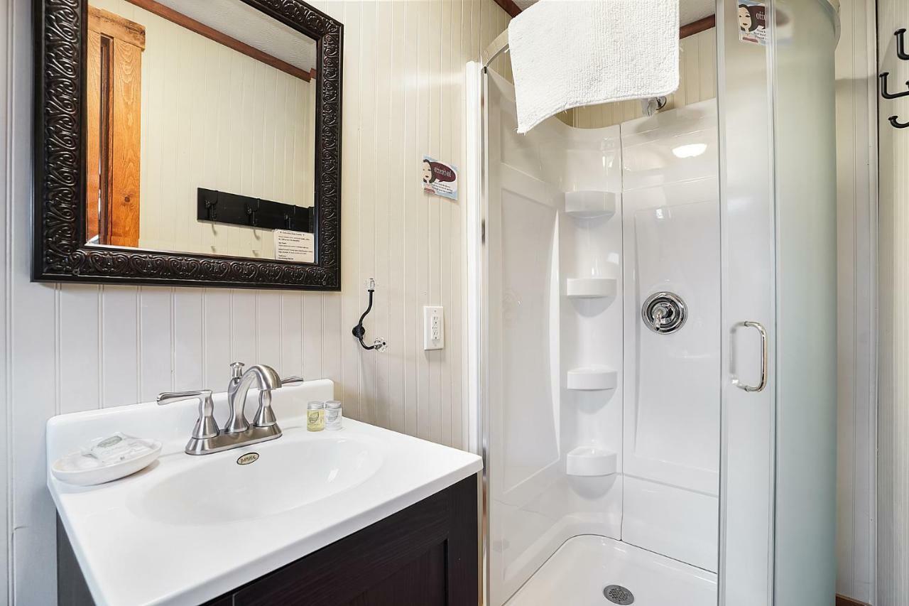Hocking Hills Inn Logan Ngoại thất bức ảnh