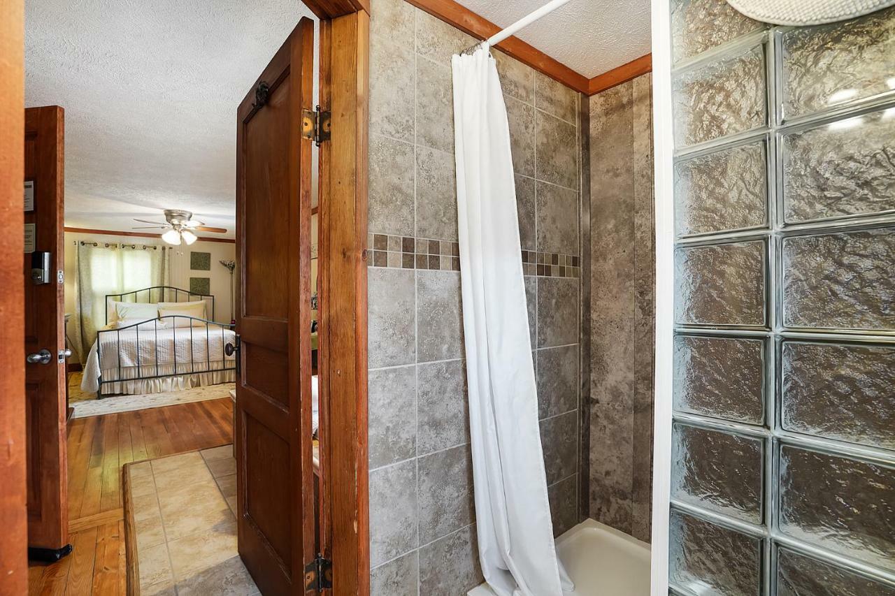 Hocking Hills Inn Logan Ngoại thất bức ảnh