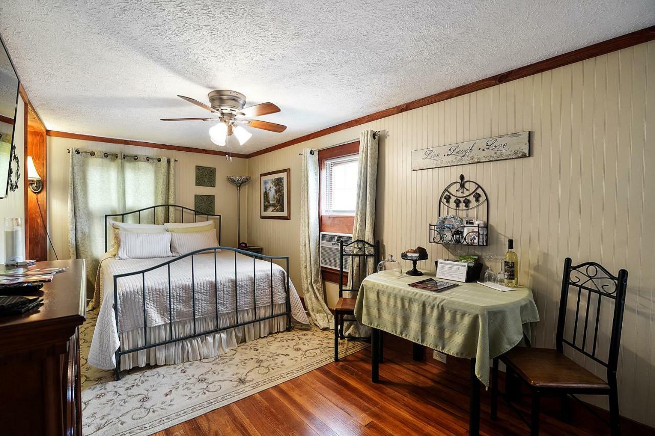 Hocking Hills Inn Logan Ngoại thất bức ảnh