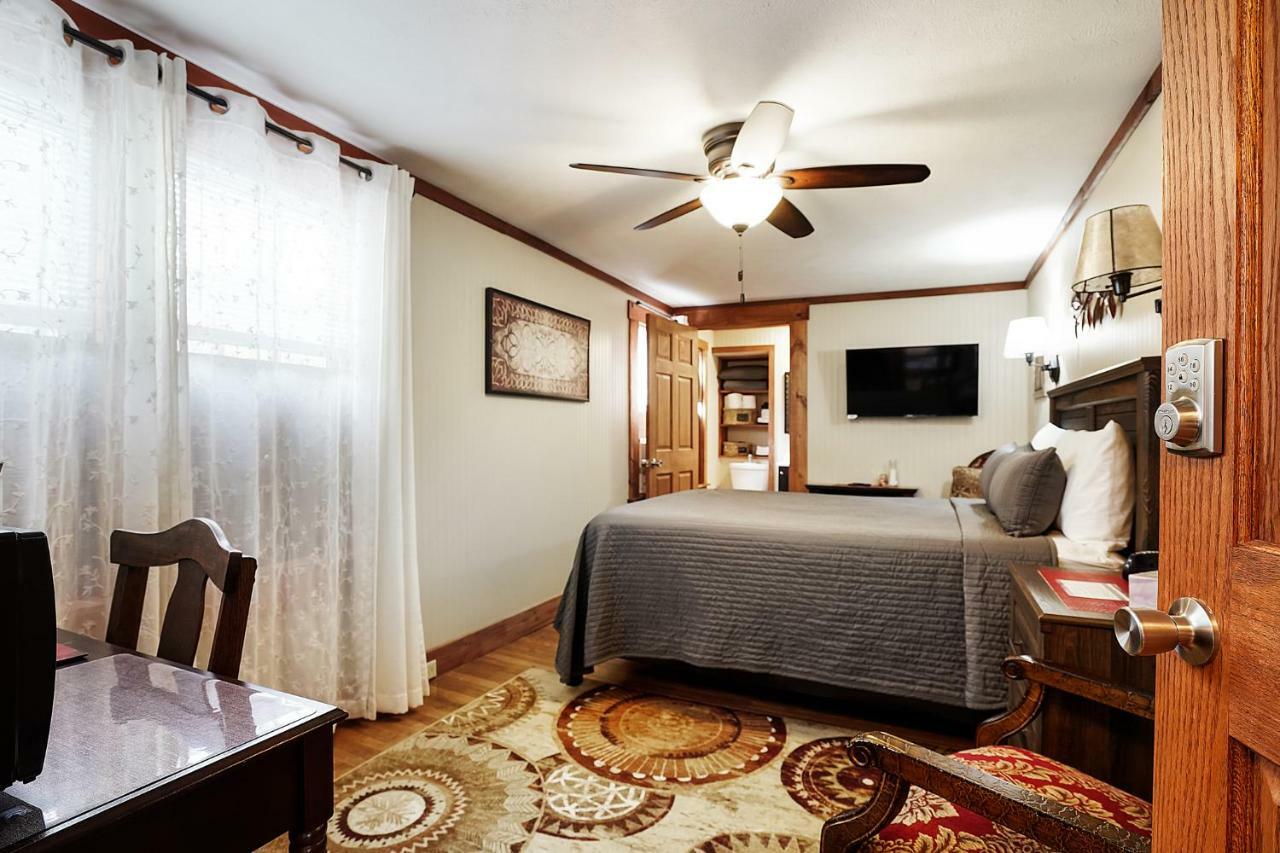 Hocking Hills Inn Logan Ngoại thất bức ảnh